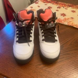 BRAND NEW JORDANS RETRO 5’s